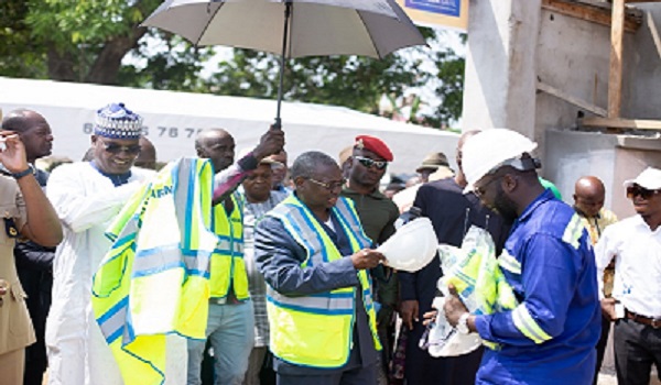 ACCUEIL DU MINISTRE DE L'ELEVAGE SUR LE SITE DE AQUARIN PAR LE DG DE QUALITECH CONSULTING SARL